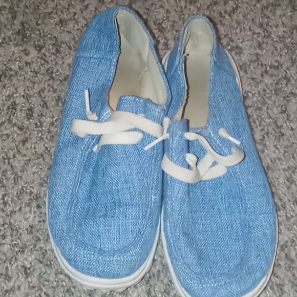 Shoes - Picture 3 of 5